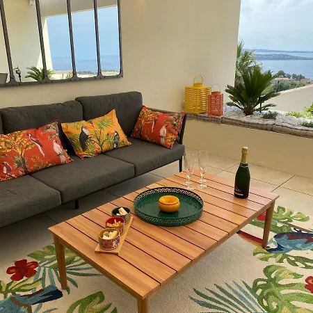 Superbe T2 44m2 - Grande Terrasse Vue Panoramique Exceptionnelle Piscine - Parking * Bandol